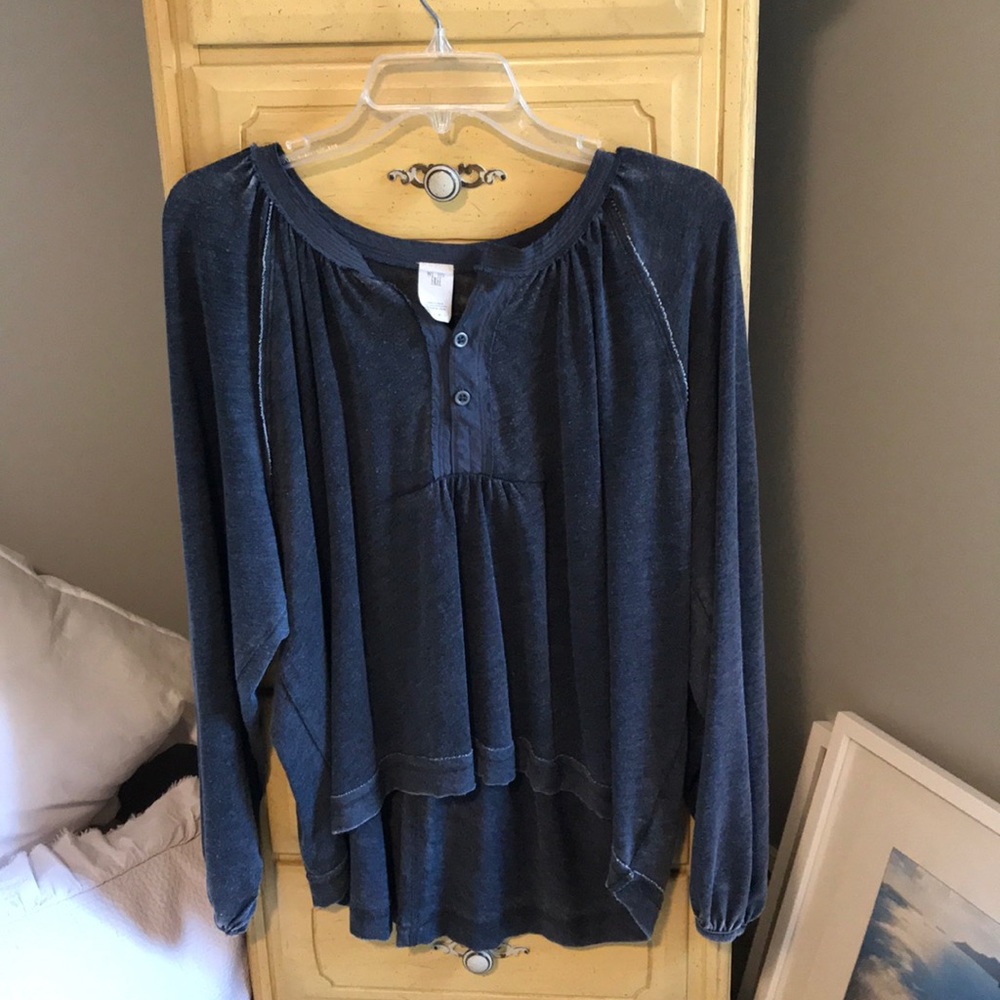 WE THE FREE long sleeve shirt- xs fits like M + S